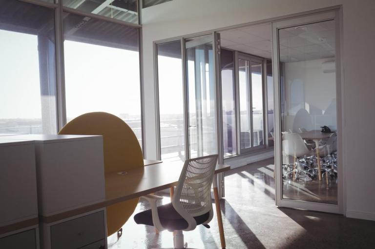 Nettoyage de bureaux à Menton : les clés d'un service de qualité